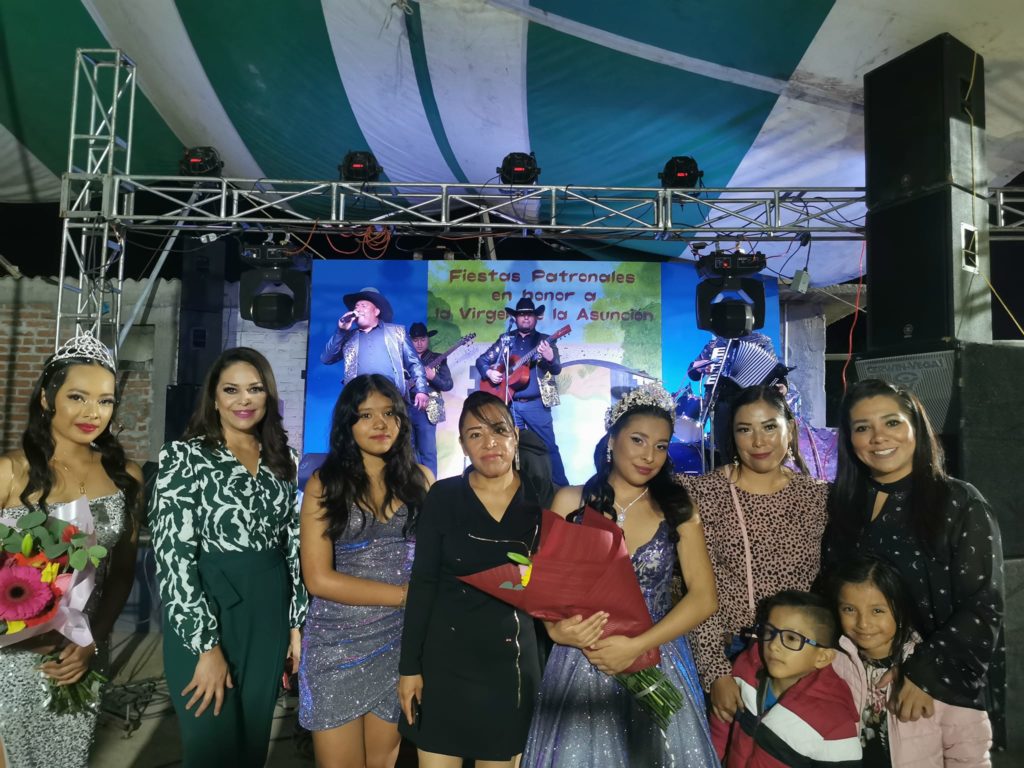 Coronan A Joselin I Como Reina De Las Fiestas Patronales En La