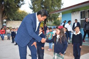 ENCABEZA AMARILDO BÁRCENAS HONORES A LA BANDERA EN DOLORES DE AJUCHITLANCITO