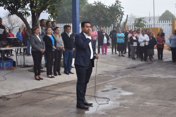 Honores a la Bandera en la escuela primaria “Vicente Suárez” de la comunidad de El Sauz